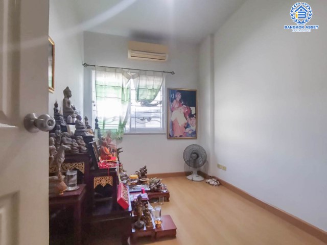 *****ทาวน์เฮ้าส์มือสองย่านกรุงเทพมหานคร ม.ภูมิชนก เพชรเกษม67 บนเนื้อที่ 21.2 ตร.ว. ฟังก์ชัน 3 ห้องนอน 3 ห้องน้ำ 1 ที่จอดรถ แถมฟรี! 2 เครื่องปรับอากาศ 2 เครื่องทำน้ำอุ่น ทำเลแห่งการเดินทาง ติดบิ๊กซีเพชรเกษม และแม็คโครเพชรเกษม เพียง 12 นาที ก็ถึงรถไฟฟ้าสายสีน้ำเงิน "สถานีหลังสอง"